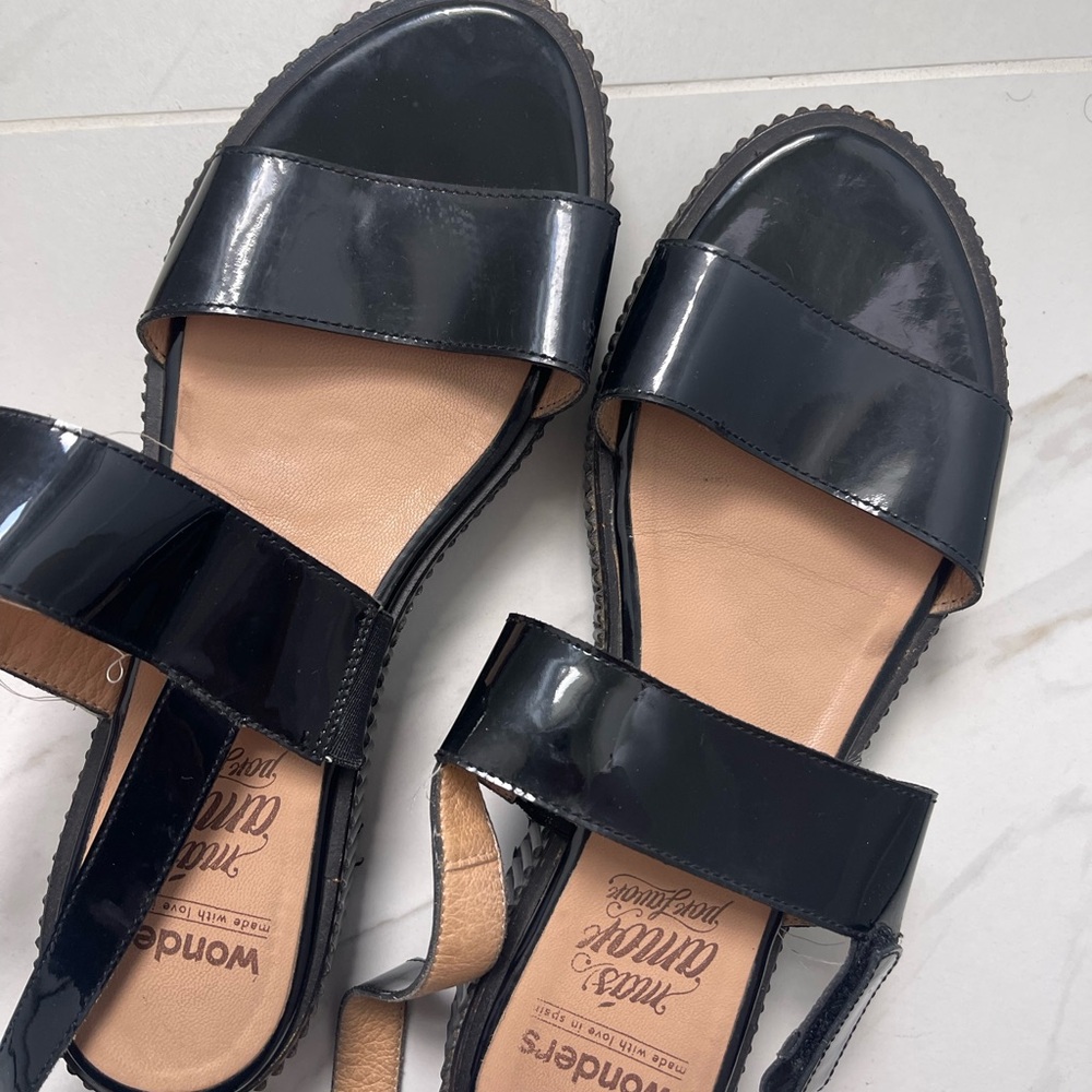Wonders Black Patent Leather Sandals
